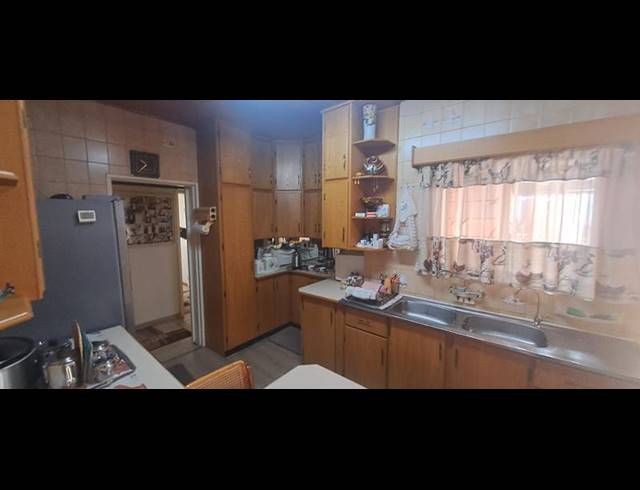 5 BEDROOM HOUSE FOR SALE IN FARRAR PARK